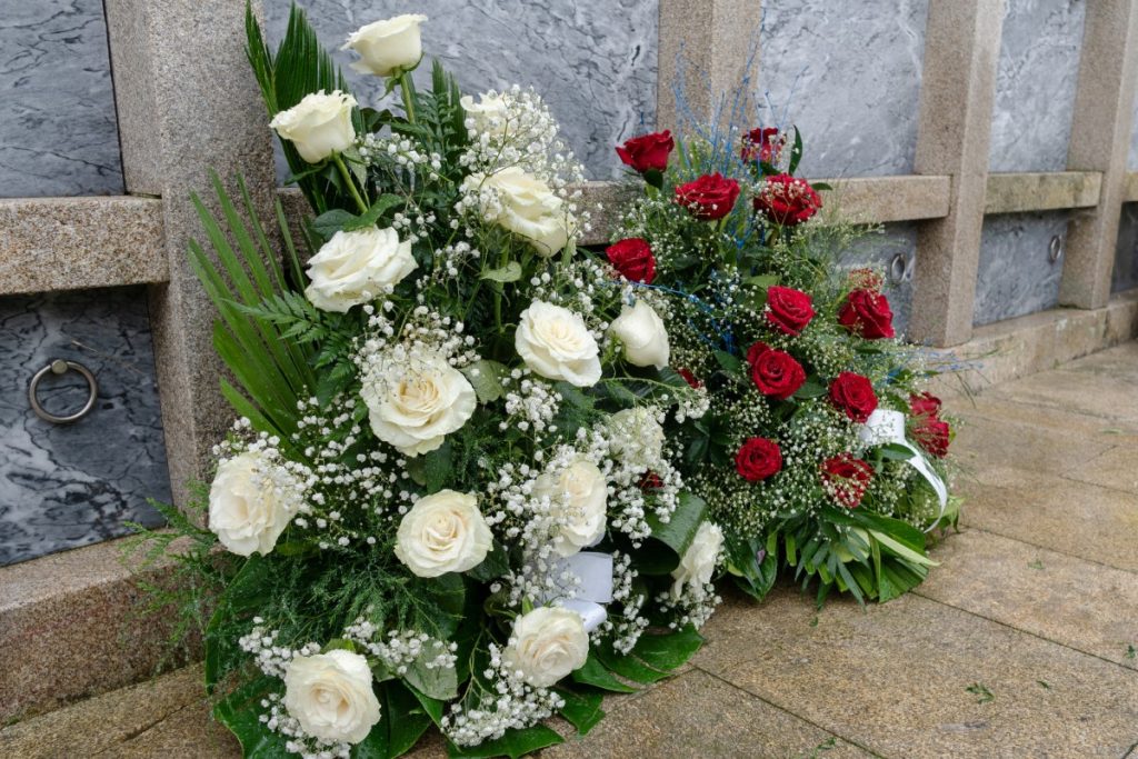 Honrando com Flores: Escolhas Significativas para o Cemitério